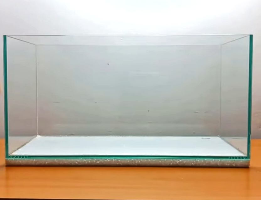 5 gallon betta fish tank on the base of Styrofoam of depth 1.5 cm